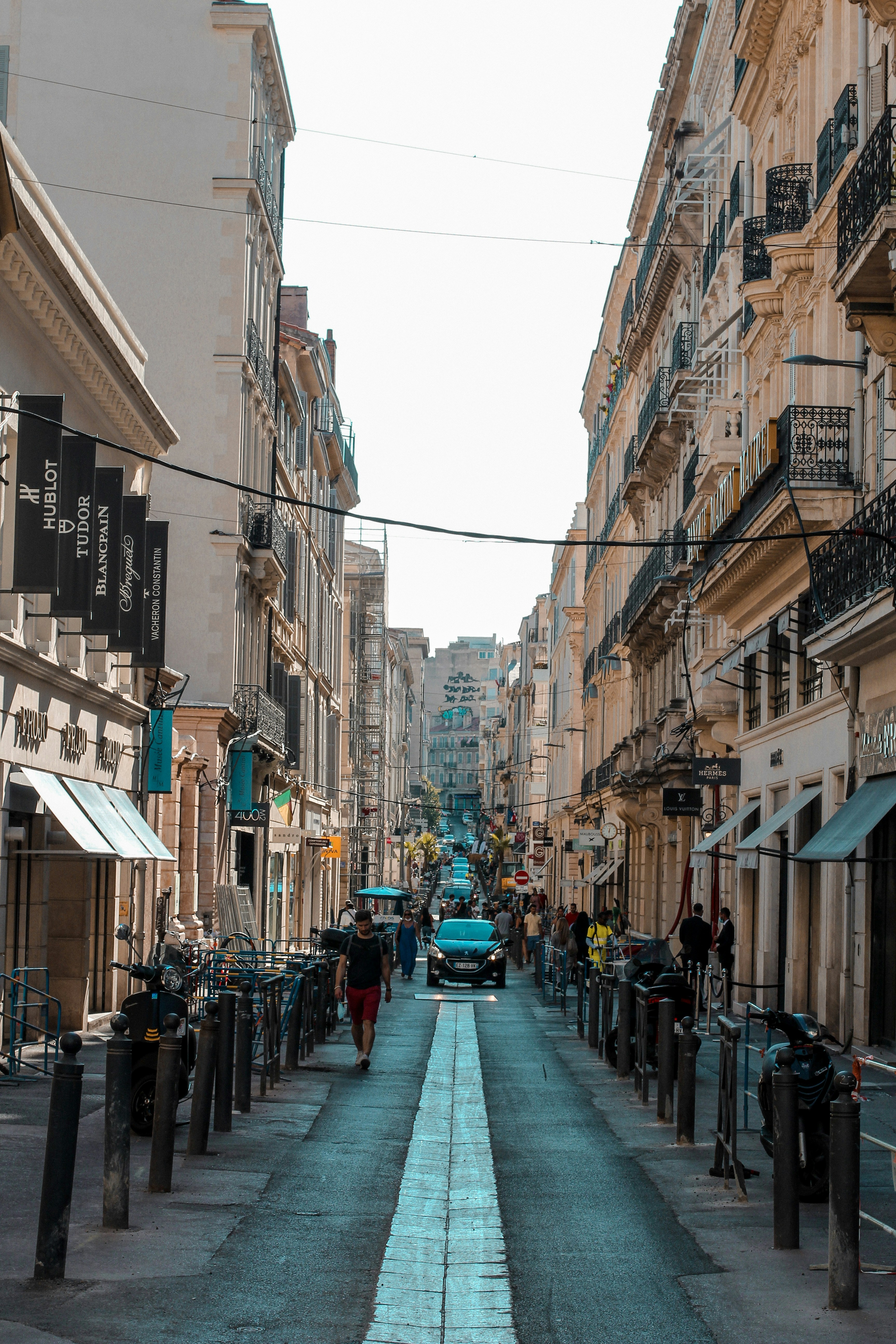 Le Vieux-Port de Marseille avec Notre-Dame de la Garde